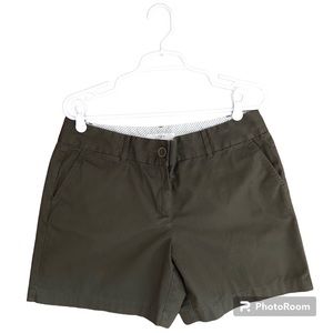 LOFT Olive Green The Riviera 6” Cotton Short